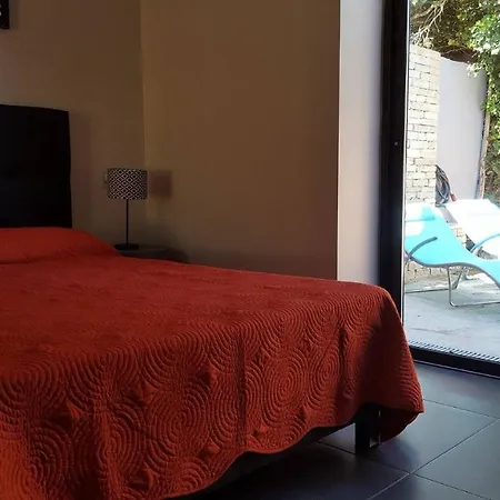 Locations Au Centre-ville De Porto-vecchio, Jardin, Terrasse, Parking Privé