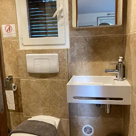 Locations Au Centre-ville De Porto-vecchio, Jardin, Terrasse, Parking Privé