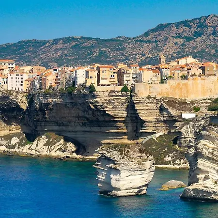 Locations Au Centre-ville De Porto-vecchio, Jardin, Terrasse, Parking Prive Порто-Веккьо